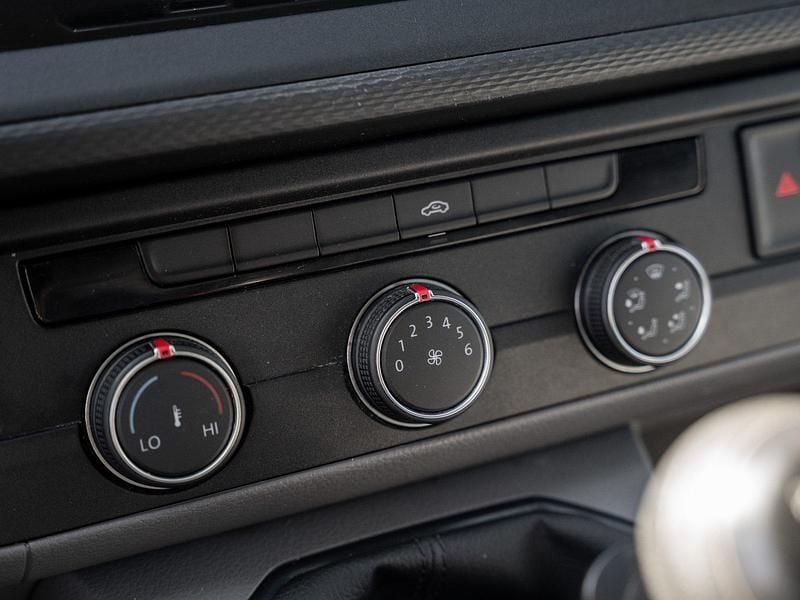 Usado VW Transporter 90 HP (66 kW) 2020 Verde Van