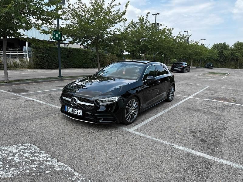 Schwarz Gebraucht 2020 Mercedes A200 AMG line Limousine | 19.000 € (Superpreis) - Bild 1/4