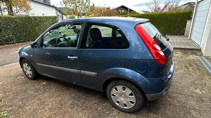 Blau Gebraucht 2006 Ford Fiesta Kleinwagen | 800 € (Guter Preis) - Bild 1/4