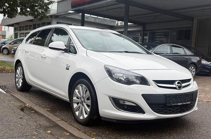 Schneeweiss/olympic/summit whi Gebraucht 2015 Opel Astra Exklusiv Kombi | 6.490 € (Fairer Preis) - Bild 1/4