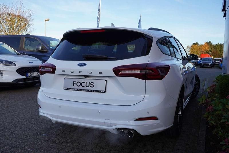 Neu Ford Focus ST-Line 125 PS (91 kW) 2025 Frozen white Kombi