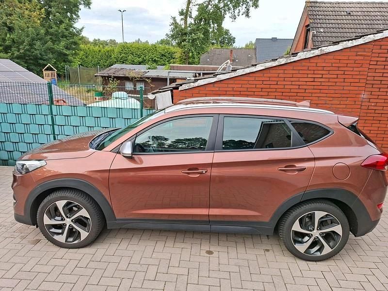 Braun Gebraucht 2017 Hyundai Tucson SUV | 15.000 € (Fairer Preis) - Bild 1/4