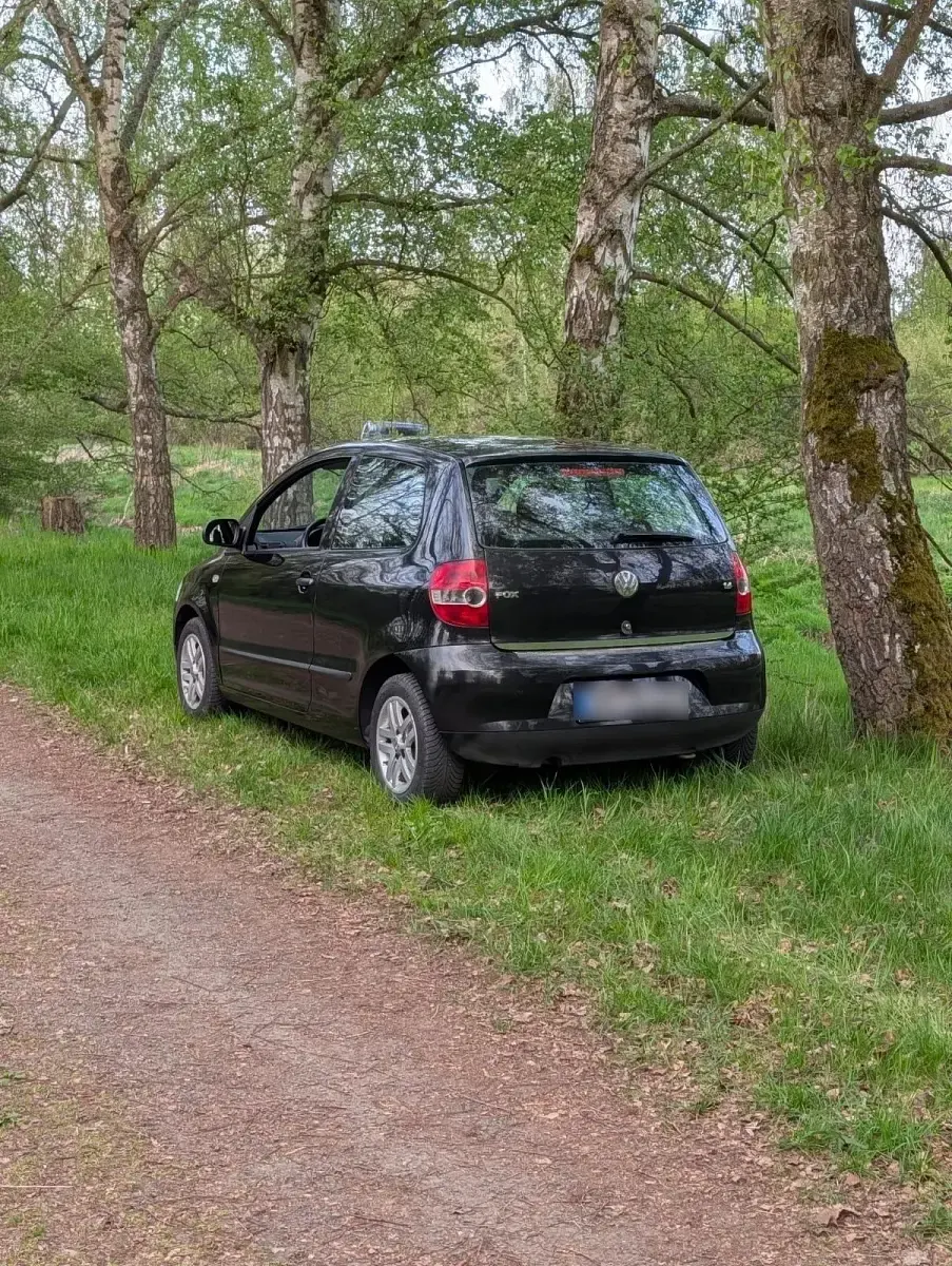 Second-hand VW Fox 75 CP (55 kW) 2006 Negru Hatchback