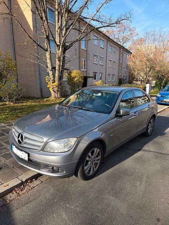 Grau Gebraucht 2010 Mercedes C220 Avantgarde Limousine | 5.100 € (Guter Preis) - Bild 1/4