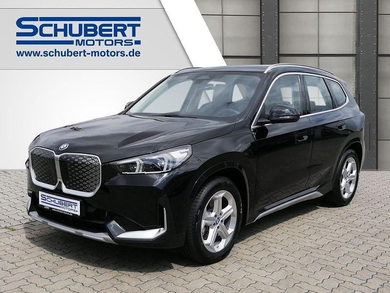 Schwarz Neu 2025 BMW iX1 Performance SUV | 53.374 € (Guter Preis) - Bild 1/4