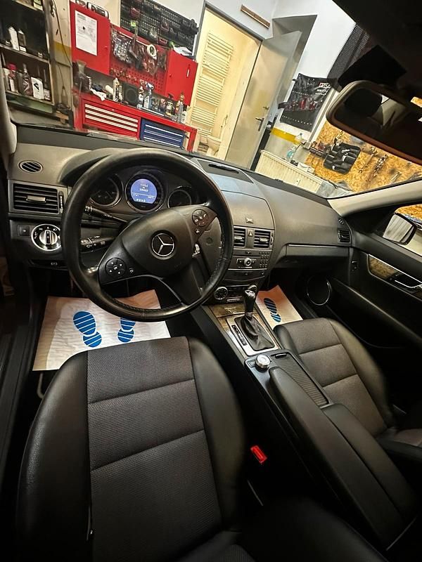 Braun Gebraucht 2010 Mercedes C250 Limousine | 8.999 € (Etwas zu teuer) - Bild 1/4