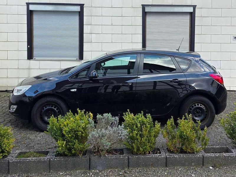 Gebraucht Opel Astra 87 PS (63 kW) 2011 Schwarz Limousine