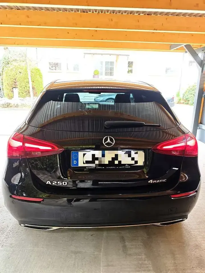 Gebraucht Mercedes A250 Advanced 224 PS (164 kW) 2023 Schwarz Limousine