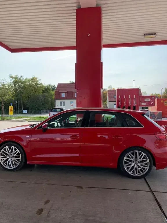 Używany Audi A3 Design 150 KM (110 kW) 2017 Czerwony Sedan/Limuzyna