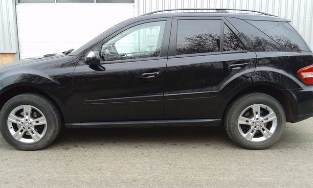 Gebraucht Mercedes ML350 305 PS (224 kW) 2009 Schwarz metallic SUV