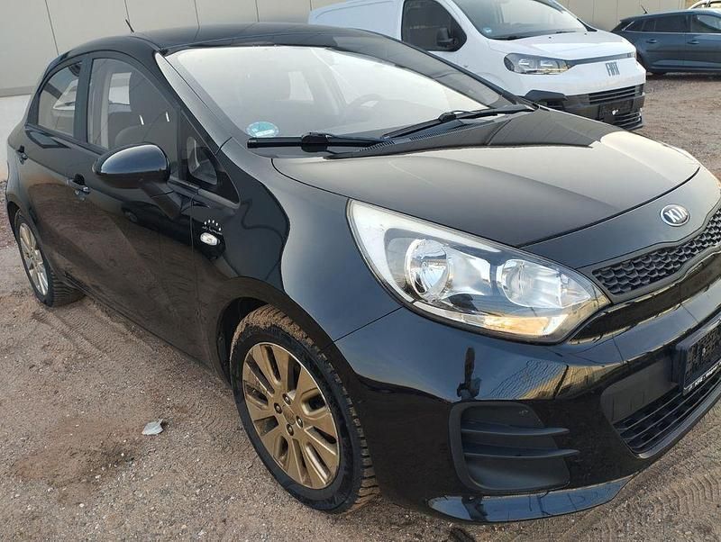 Gebraucht Kia Rio Start 84 PS (61 kW) 2016 Schwarz Kleinwagen