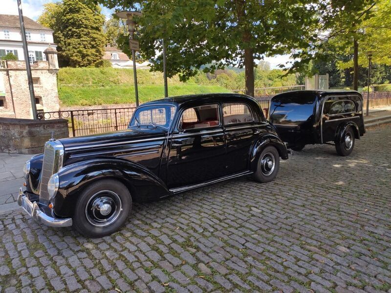 Schwarz Gebraucht 1953 Mercedes 220 Limousine | 44.000 € - Bild 1/4