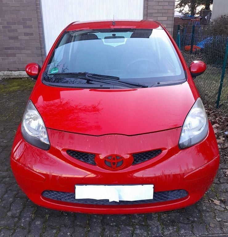 Gebraucht Toyota Aygo 68 PS (50 kW) 2008 Rot Kleinwagen