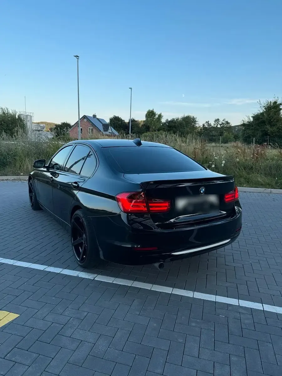 Gebraucht BMW 320 Comfort Edition 184 PS (135 kW) 2012 Schwarz Limousine
