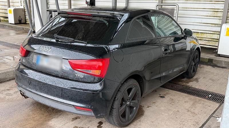 Gebraucht Audi A1 Comfort 125 PS (91 kW) 2017 Schwarz Kleinwagen