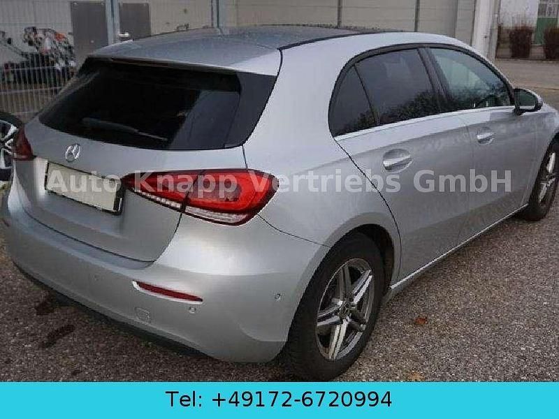 Gebraucht Mercedes A200 Business 163 PS (119 kW) 2021 Grau Kleinwagen