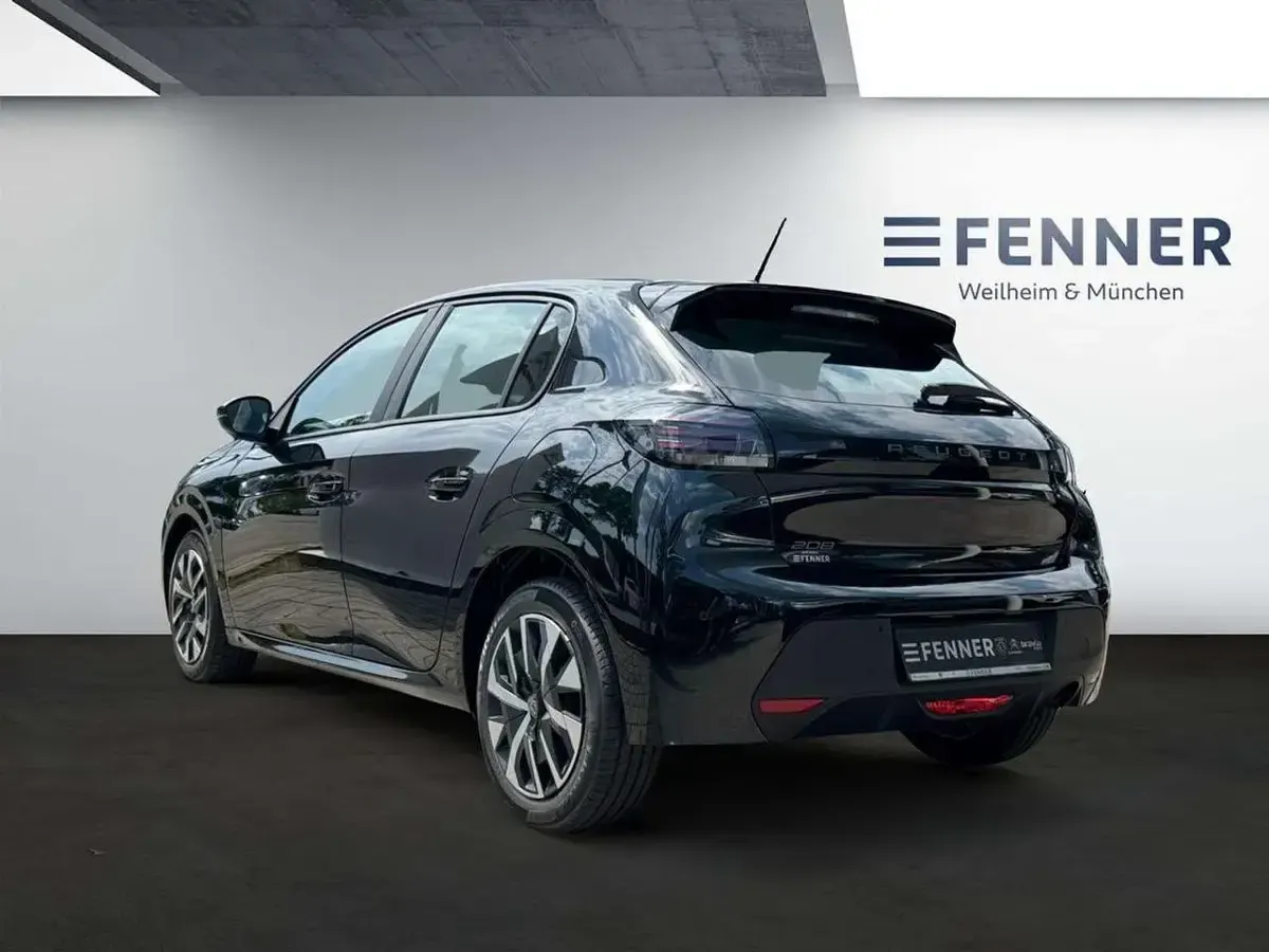 Neu Peugeot 208 Style 101 PS (74 kW) 2026 Lackierung schwarz perla nera/typ aussenverkleidung metalliclackierung Kleinwagen