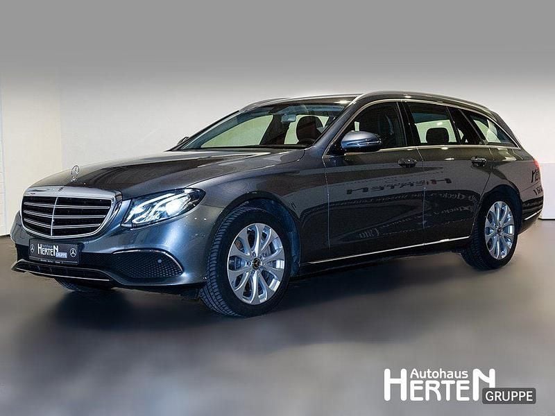 Lack selenitgrau Gebraucht 2018 Mercedes E400 Avantgarde Kombi | 39.490 € (Fairer Preis) - Bild 1/4