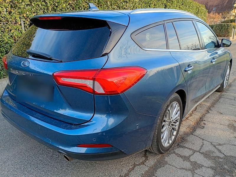 Gebraucht Ford Focus Titanium 125 PS (91 kW) 2020 Schwarz Kombi