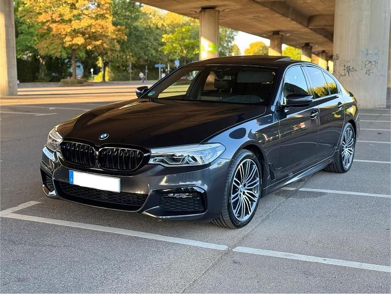 Grau Gebraucht 2019 BMW 520 M Sport Limousine | 29.999 € (Fairer Preis) - Bild 1/4
