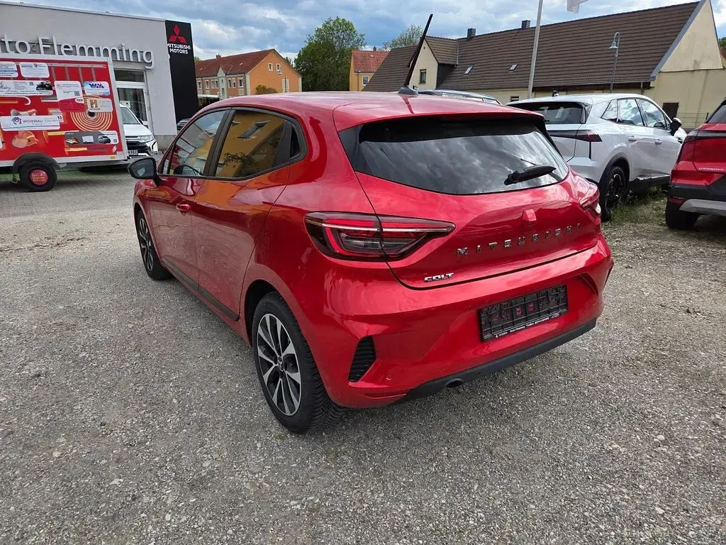 Gebraucht Mitsubishi Colt Plus 91 PS (66 kW) 2024 Rot Kleinwagen