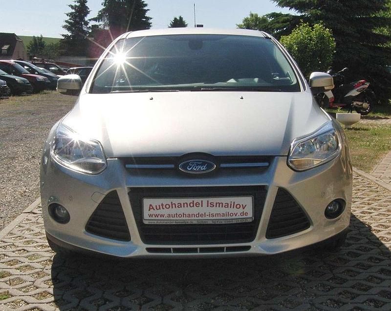 Gebraucht Ford Focus 125 PS (91 kW) 2012 Silber Limousine