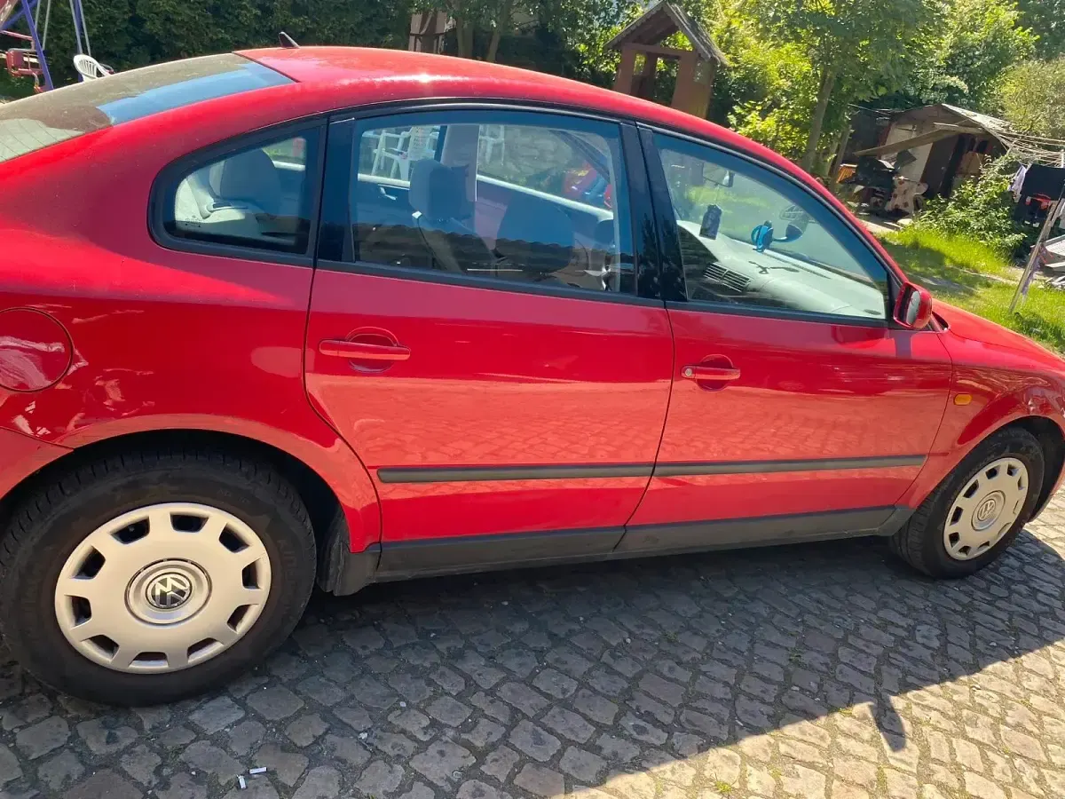 Gebraucht VW Passat 101 PS (74 kW) 1997 Rot Limousine