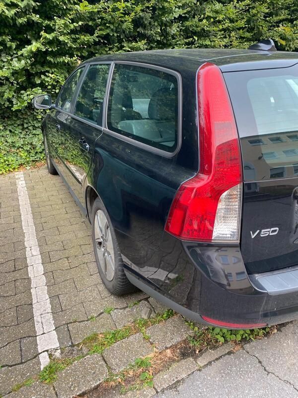 Schwarz Gebraucht 2010 Volvo V50 Kombi | 2.299 € (Superpreis) - Bild 1/4