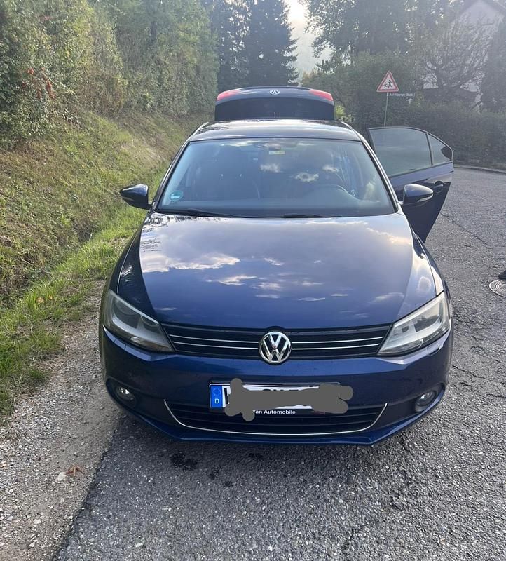 Blau Gebraucht 2014 VW Jetta Life Limousine | 9.500 € (Etwas zu teuer) - Bild 1/4