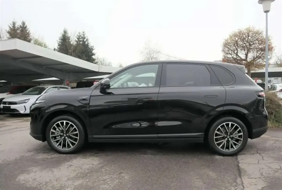 Neu Leapmotor B10 160 kW (218 PS) 2026 Metallic black SUV