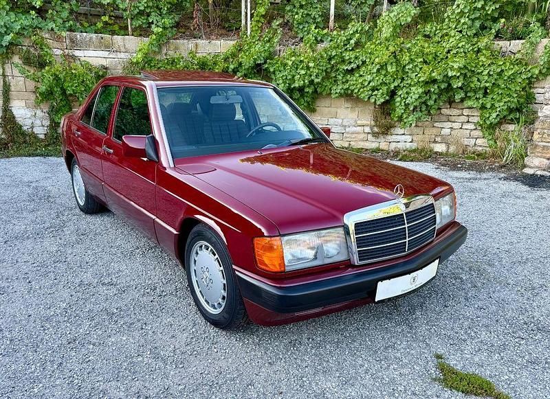 Rot Gebraucht 1991 Mercedes 190 Limousine | 8.900 € - Bild 1/4