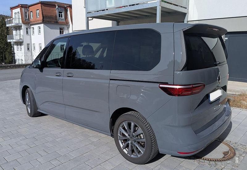 Gebraucht VW Multivan Life 218 PS (160 kW) 2022 Grau Van