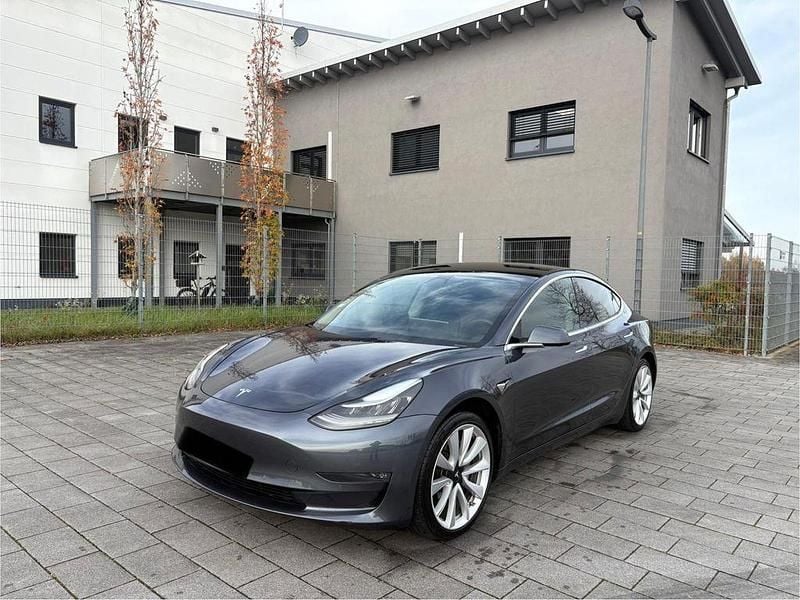 Grau Gebraucht 2019 Tesla Model 3 Limousine | 16.990 € (Guter Preis) - Bild 1/4