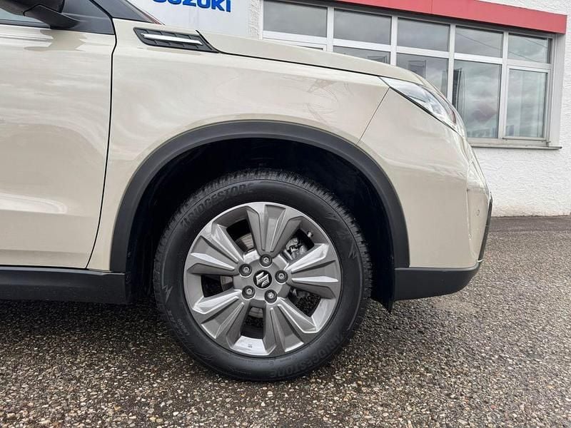 Gebraucht Suzuki Vitara Comfort+ 102 PS (75 kW) 2024 Beige SUV