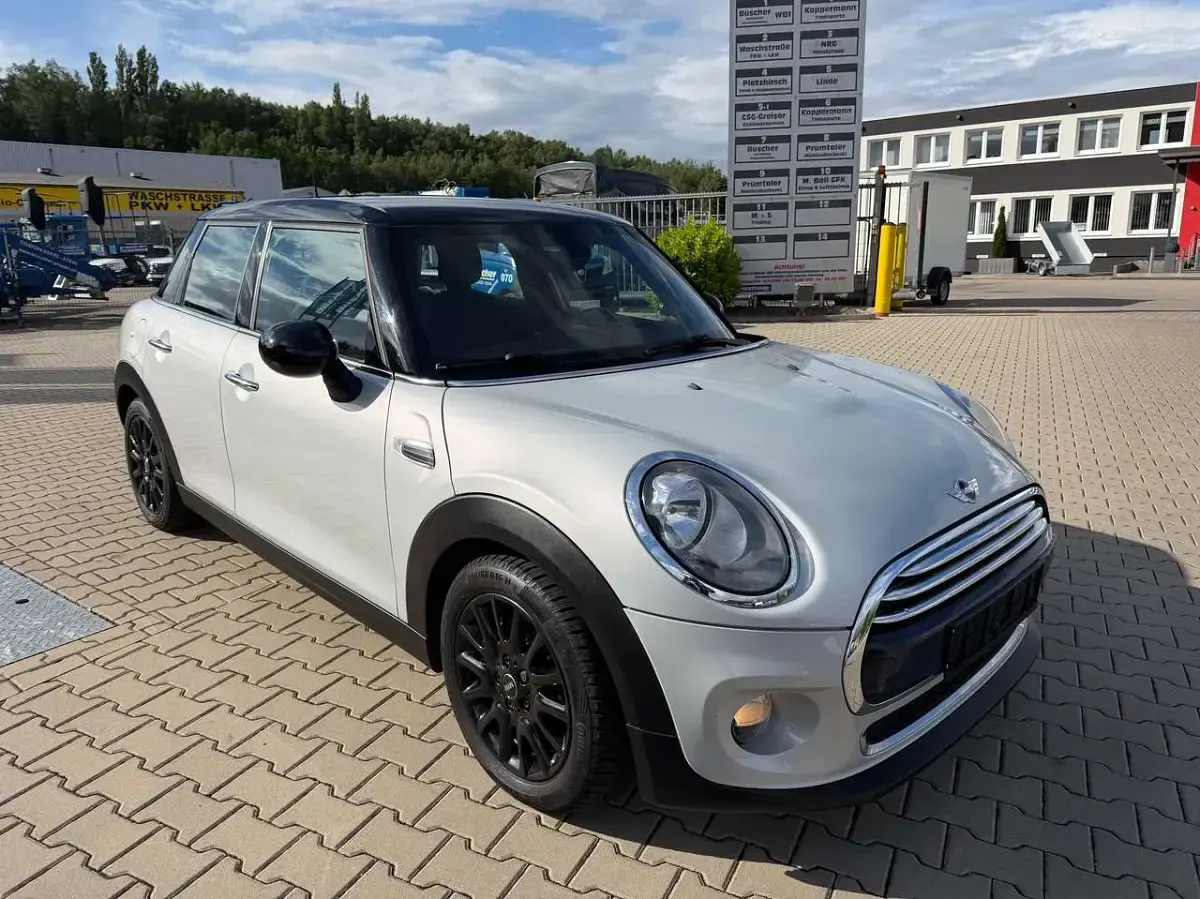 Gebraucht Mini Cooper 136 PS (100 kW) 2016 White silver metallic Kleinwagen