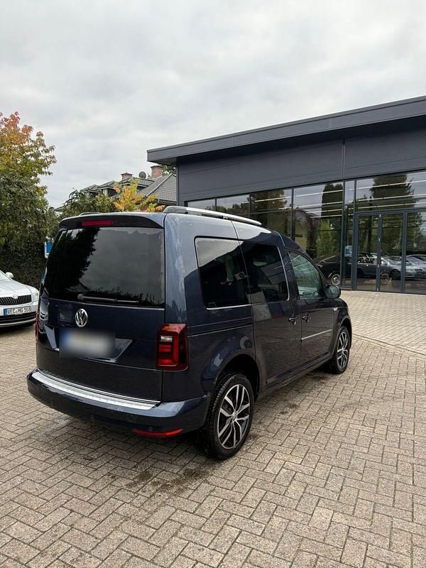 Gebraucht VW Caddy Highline 150 PS (110 kW) 2019 Blau Van / Kleinbus