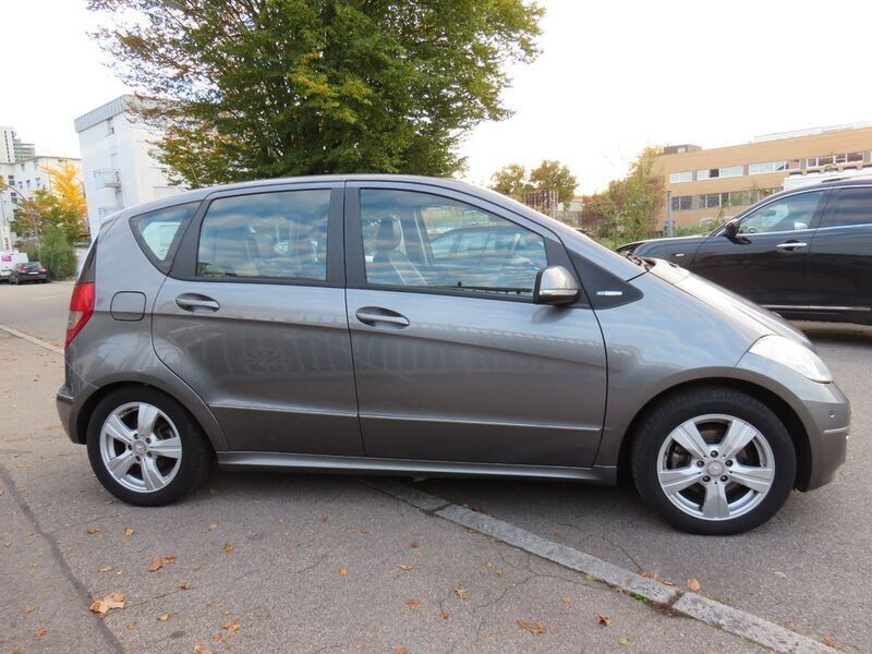 Gebraucht Mercedes A180 116 PS (85 kW) 2009 Grau Limousine