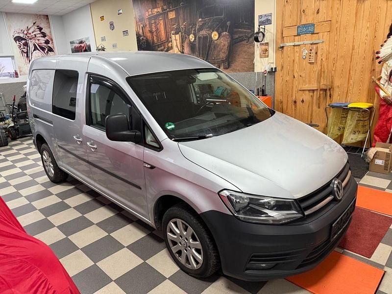 Gebraucht VW Caddy Maxi Trendline 102 PS (75 kW) 2017 Silber Van / Kleinbus