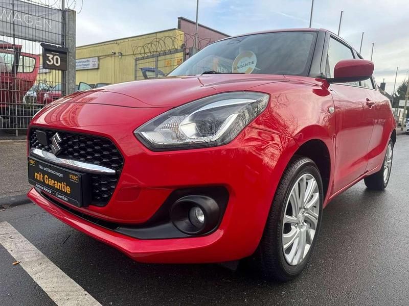 Rot Gebraucht 2021 Suzuki Swift Kleinwagen | 13.690 € (Fairer Preis) - Bild 1/4