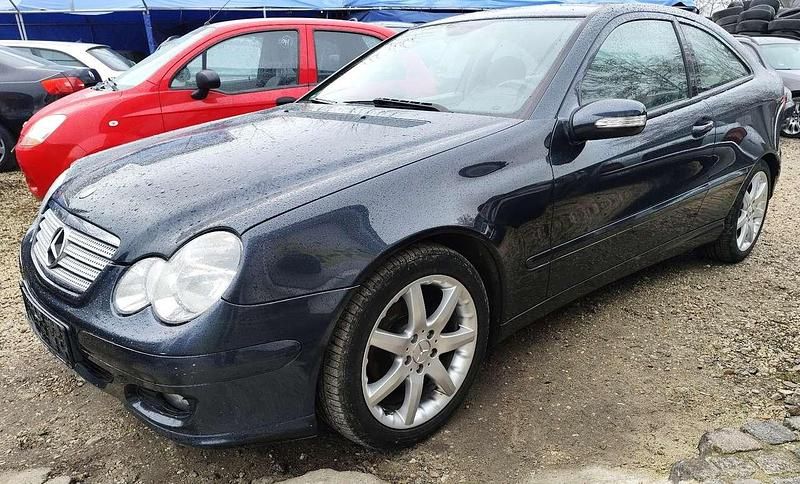 Gebraucht Mercedes C180 143 PS (105 kW) 2006 Dunkel blau Coupé