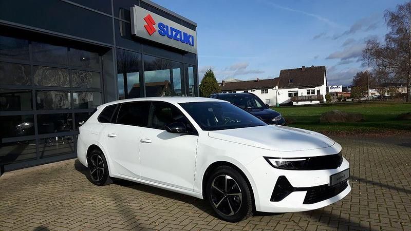 Neu Opel Astra 131 PS (96 kW) 2025 Banquise Kombi
