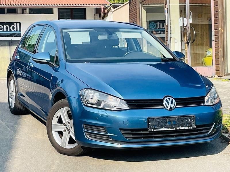 Blau Gebraucht 2014 VW Golf VII Comfortline Kleinwagen | 5.999 € (Superpreis) - Bild 1/4