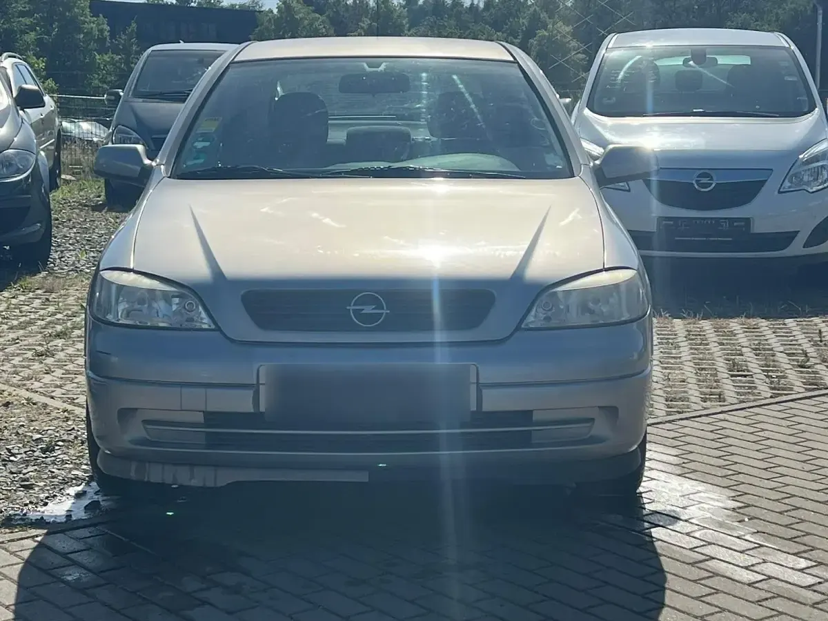 Gebraucht Opel Astra 74 PS (54 kW) 2001 Silber Limousine