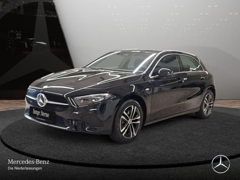 Gebraucht Mercedes A250 Progressive 163 PS (119 kW) 2025 Schwarz Limousine