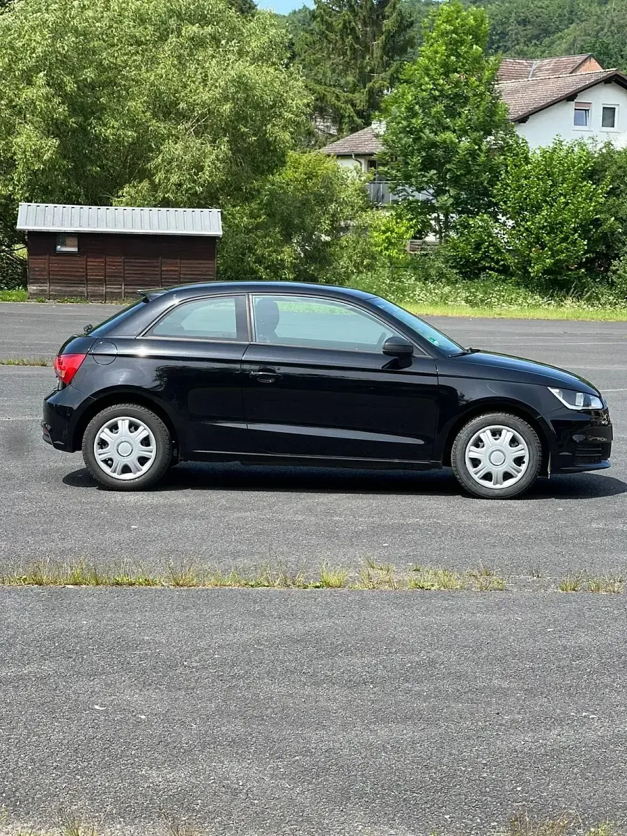 Gebraucht Audi A1 90 PS (66 kW) 2017 Schwarz Kleinwagen