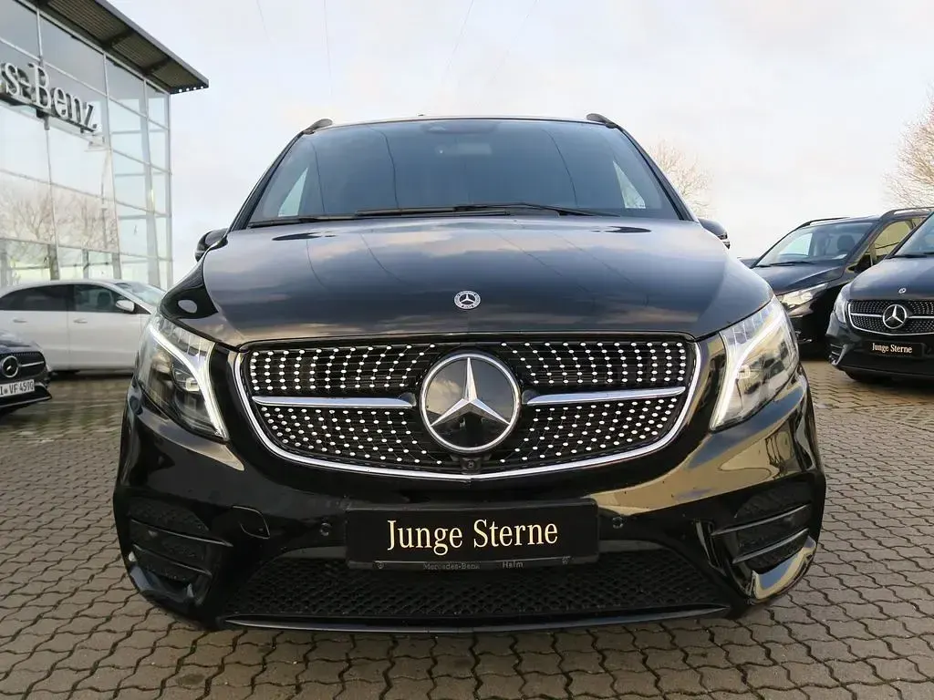 Gebraucht Mercedes V300 Avantgarde Edition 237 PS (174 kW) 2024 Schwarz Van / Kleinbus