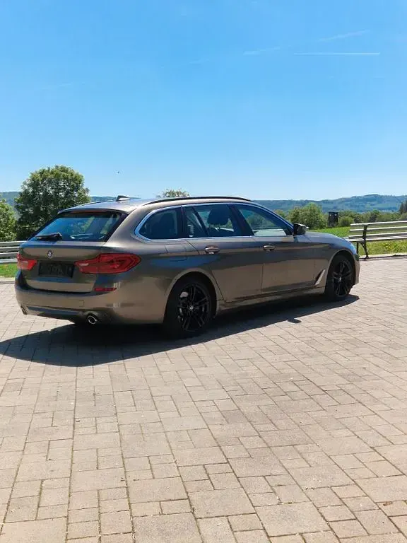 Gebraucht BMW 520 190 PS (139 kW) 2018 Gold Kombi