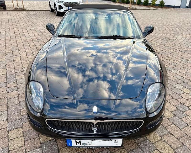 Nero carbonio Gebraucht 2004 Maserati Spyder Cabrio | 39.830 € (Teuer) - Bild 1/4
