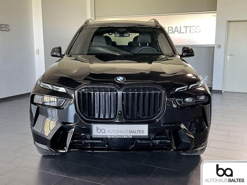 Gebraucht BMW X7 M Sport 352 PS (258 kW) 2025 Saphirschwarz met. SUV