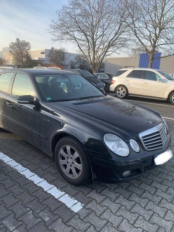 Schwarz Gebraucht 2007 Mercedes E280 Avantgarde Limousine | 4.300 € (Superpreis) - Bild 1/4
